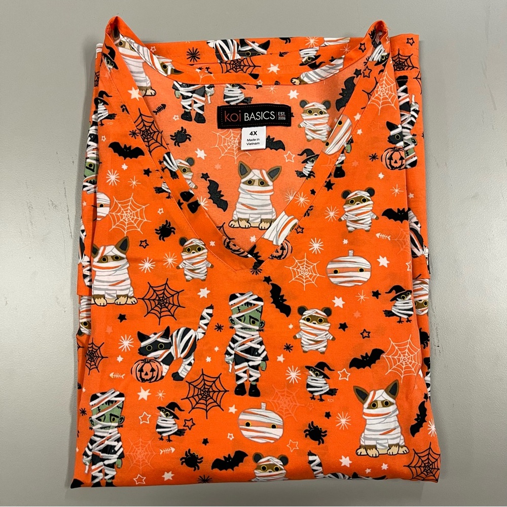 NWT Koi Halloween Oranage Animal Printed Scrub Top